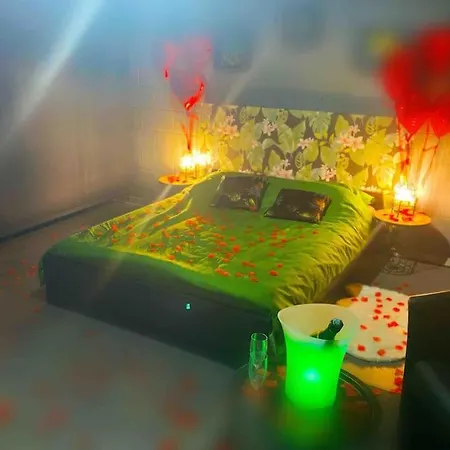 Lägenhet Vip Lounge Avec Jacuzzi Et Jardin *