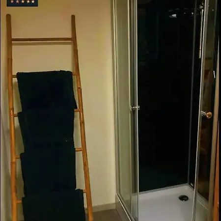 Vip Lounge Avec Jacuzzi Et Jardin Lägenhet *