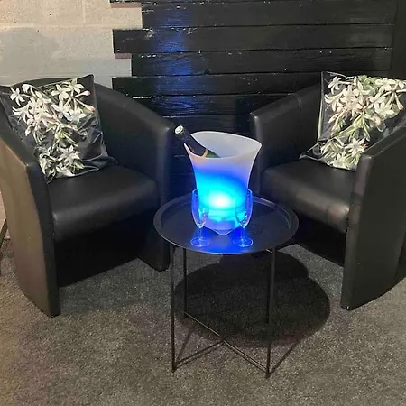 Vip Lounge Avec Jacuzzi Et Jardin Lägenhet