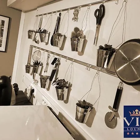 Vip Lounge Avec Jacuzzi Et Jardin Lägenhet