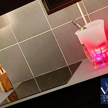 Vip Lounge Avec Jacuzzi Et Jardin Lägenhet