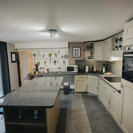 Lägenhet Vip Lounge Avec Jacuzzi Et Jardin Andenne
